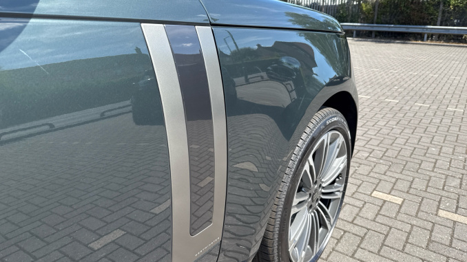 Land Rover Range Rover 3.0 D300 Westminster Edition 4dr Auto Diesel Estate - Image 24